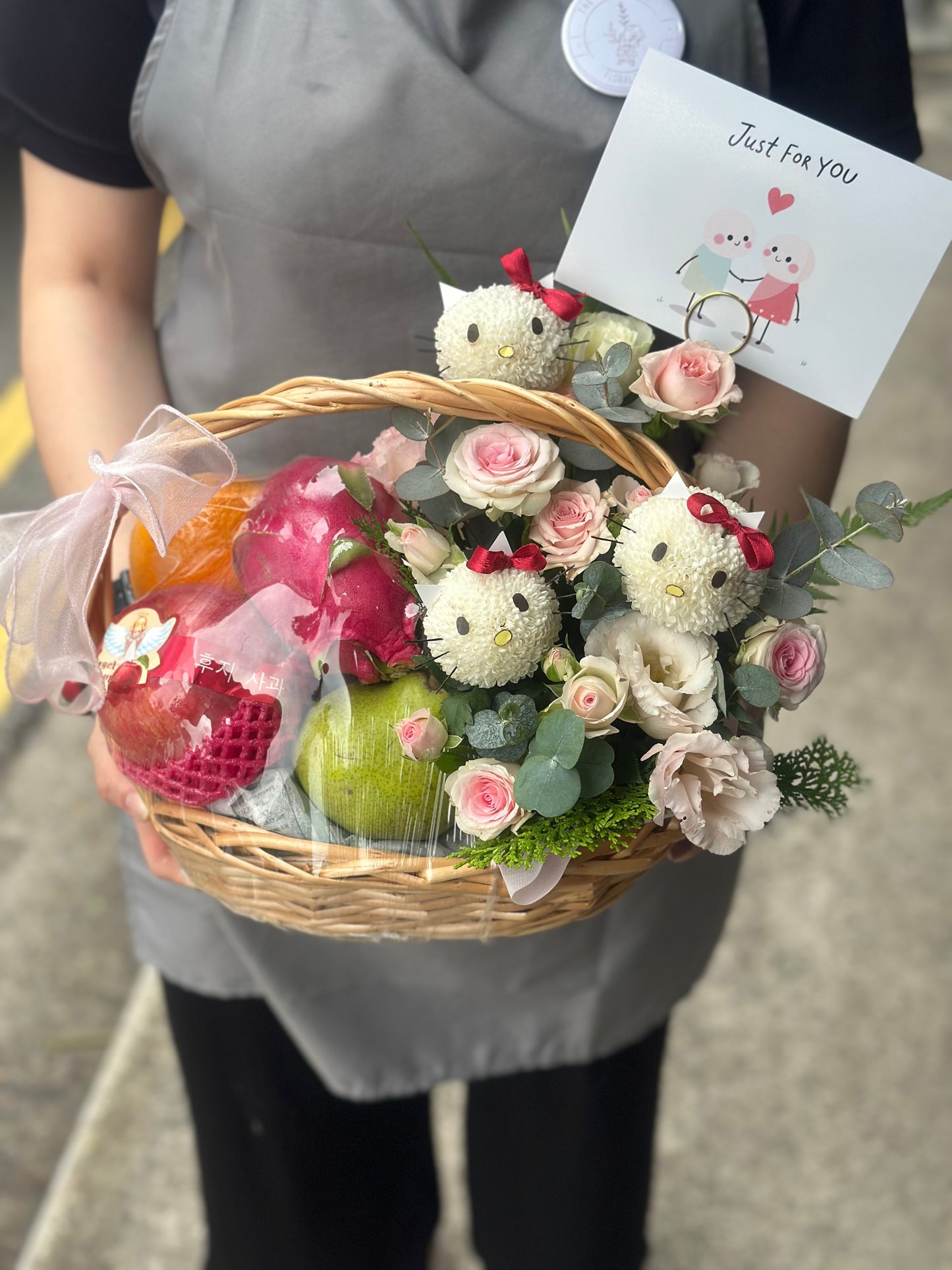 "Hello Kitty" Theme Fruit Hamper Basket For All Occasion